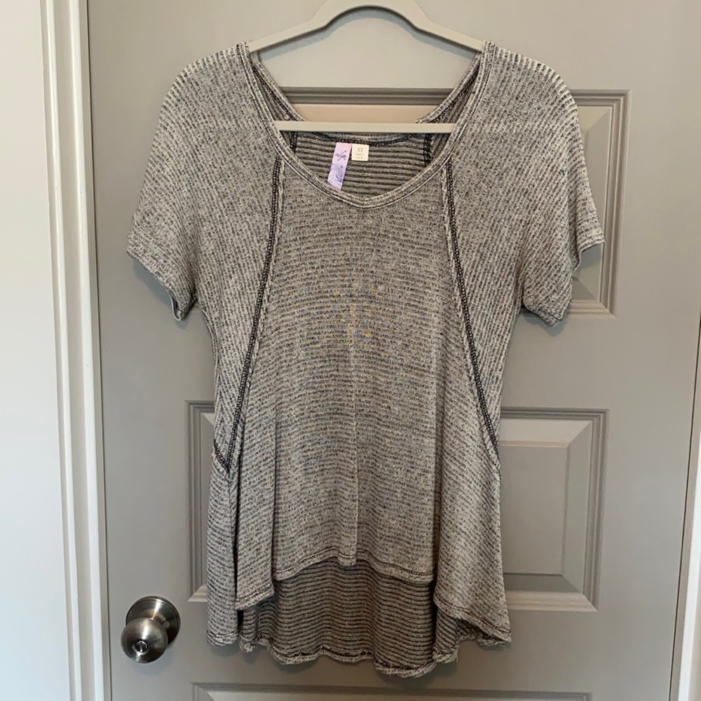 Alya gray flowy top